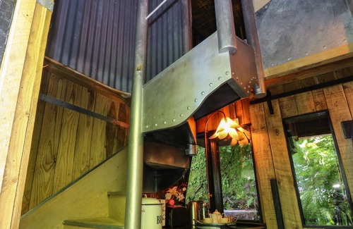 Okehampton Cabaña | HUMBLE BEE, romantic, character holiday cottage in Okehampton