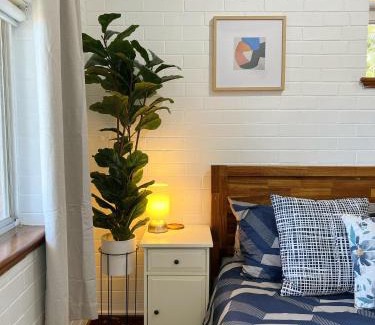 East Victoria Park Apartamento | Humble & Cosy, in the Heart of East Vic Park