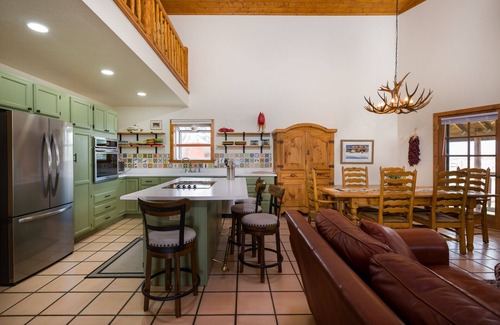 Los Ojos Cabina | Hummingbird Hacienda - Los Ojos Cabin w/ Brazos Cliff Views