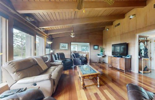Broadmoor Casa | Hummingbird Haven