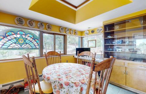 Broadmoor Casa | Hummingbird Haven