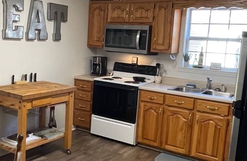 Clifton Casa | Hummingbird Haven-3 Bed 2 Bath River House