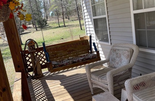 Clifton Casa | Hummingbird Haven-3 Bed 2 Bath River House