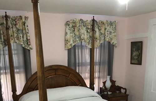 Stoddard Cama Y Desayuno | Hummingbird Hill Bed & Breakfast 2