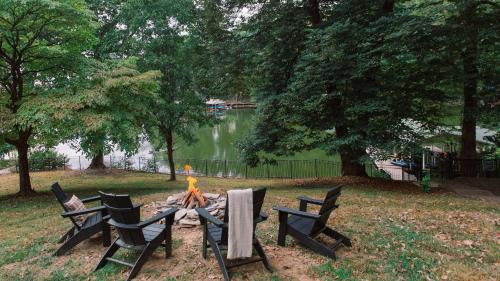 Barium Springs Casa | Hummingbird Home by AvantStay Hot tub Sauna