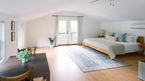 Barium Springs Casa | Hummingbird Home by AvantStay Hot tub Sauna