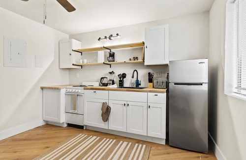 Huntsville Apartamento | Hunstville Modern Studio Retreatsleeps 2