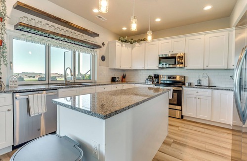 Moses Lake Casa | Hunt & Hike: Potholes State Park Home Hot Tub