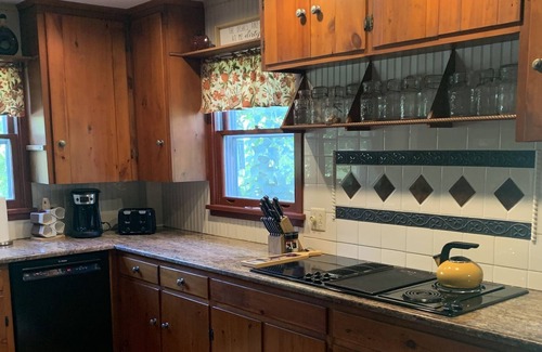 Bristol Hills Casa | Hunters Hill Retreat! 5 Bedrooms, 2 baths, 4 minutes to Bristol Mountain!