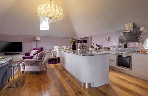 Boscundle Cabaña | HUNTERS MOON, family friendly, luxury holiday cottage in Charlestown