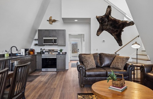 Chattanooga Valley Cabina | Hunters Ridge | A-Frame Cabin ON the Bluff | Hot Tub
