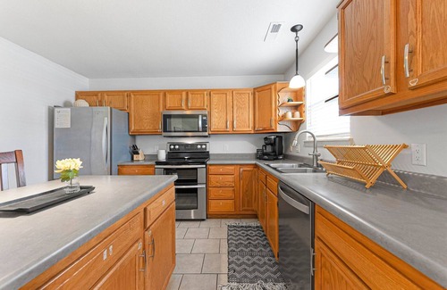 Huntertown Casa | Huntertown 4 Bed! Pets LOVE Fenced Yard & Fire Pit