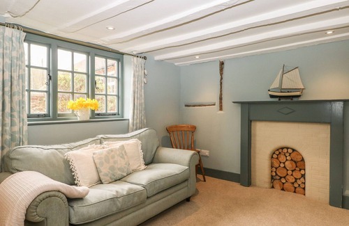 Henley Cabaña | HUNTS FARM COTTAGE, pet friendly, with open fire in Henley-On-Thames