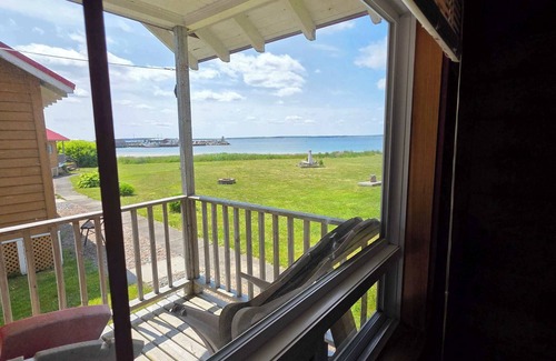 Hunts Point Cabina | Hunts Point 1-BR Coastal Retreat - Cottage # 6