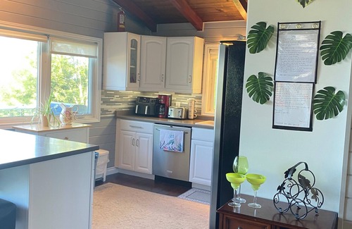 Ashfield-Colborne-Wawanosh Cabaña | Huron Lakefront Cottage Charming 8 bedrms 4bths 18+guests 8car/Hotub/pets .
