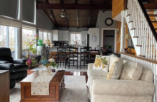 Ashfield-Colborne-Wawanosh Cabaña | Huron Waterfront Cottage/16+ Guests/Hottub/Outdoor Shower/2 pets/private Beach.