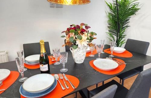 Botley Villa | Hutchcomb Villa, 4 Bed Luxury House,Oxford+Parking