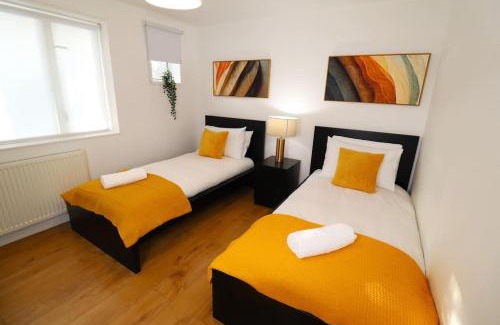 Botley Villa | Hutchcomb Villa, 4 Bed Luxury House,Oxford+Parking