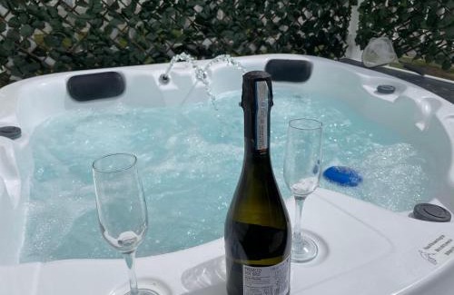 Rampton Otro | Hutchinson's Willerby Kelston with Hot tub