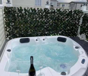 Rampton Otro | Hutchinson's Willerby Kelston with Hot tub