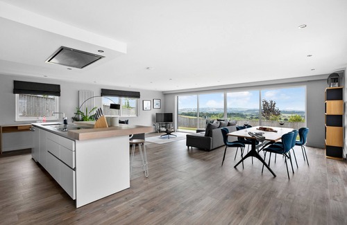 Exeter Casa | HUXHAM VIEW AND ANNEX, pet friendly, with hot tub in Stoke Canon