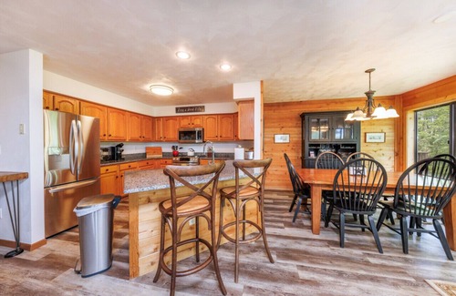 Jefferson Township Casa | HV Woodside, Baby Grand Piano