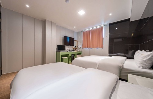 Hwaseong Hotel | Hwaseong Su