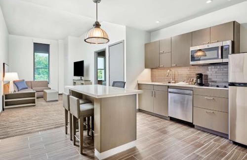 Illinois Medical District Hotel | Hyatt House Chicago Medical/University District