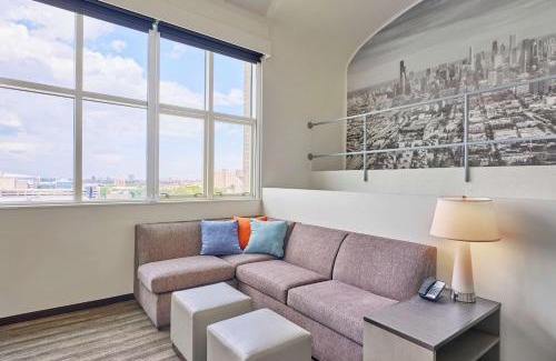 Illinois Medical District Hotel | Hyatt House Chicago Medical/University District