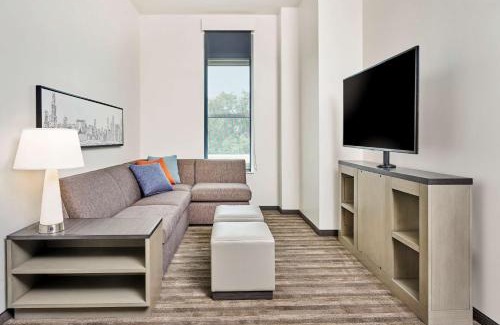Illinois Medical District Hotel | Hyatt House Chicago Medical/University District