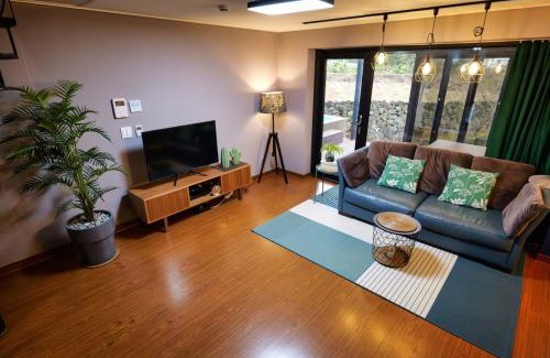 Hallim Casa | Hyeopjae MoonBeam