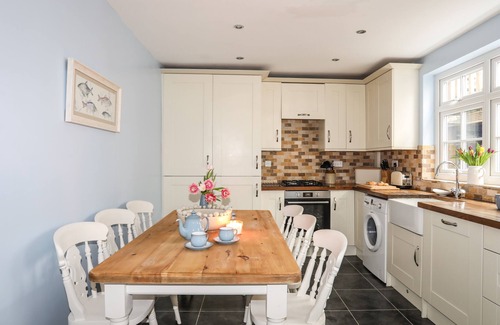 Borth-y-Gest Cabaña | HYFRYDLE, family friendly, country holiday cottage in Borth-Y-Gest