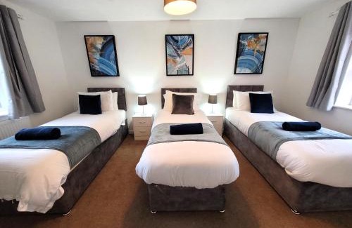 Colchester Casa | Hythe House - Stylish Stay for Families & Groups by Catchpole Stays