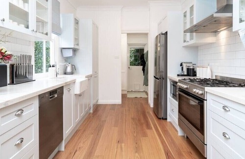 Bundanoon Cabaña | I am Hathaway, Bundanoon’s exquisite country cottage