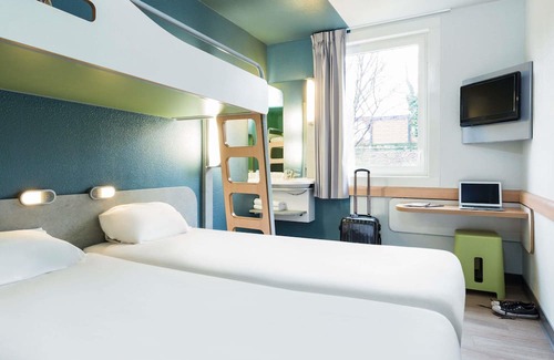 Quartier des Grandes-Carrieres Hotel | ibis budget Paris Porte de Montmartre