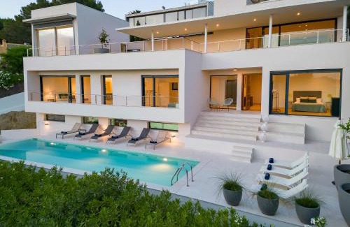 Puig Manya Villa | Ibiza Town Modern Villa Sleeps 10