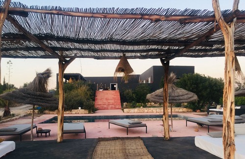 Essaouira Villa | Ibiza villa en el campo de Essaouira. Diseño moderno para relajarse y divertirse.
