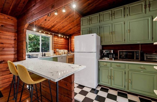 Kabletown Casa | Iconic Chalet: Sauna Hot Tub Fire Pit Plunge