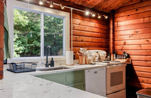 Kabletown Casa | Iconic Chalet: Sauna Hot Tub Fire Pit Plunge