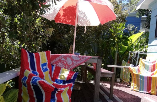 Red Beach Cabina | Kiwi Bach icónico con vistas al mar