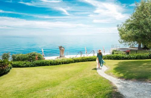 Kassandra Villa | Iconic PRIVE beachfront villa Mola Kaliva