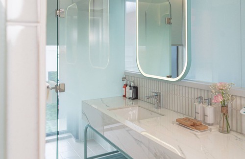 Nguyen Thai Binh Hotel | IconSphere Hotel