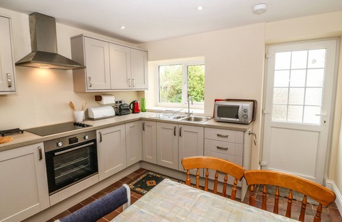 Newborough Cabaña | IDAN HOUSE, family friendly, character holiday cottage in Newborough