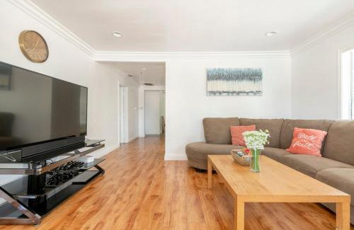 Alhambra Apartamento | Ideal 4BR2BA Home for Family Vacations