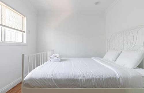 Alhambra Apartamento | Ideal 4BR2BA Home for Family Vacations