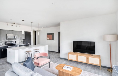 Northeast Bellevue Apartamento | Ideal Bellevue 2BR w/ BBQ, Gym & W/D, walkable area, by Blueground