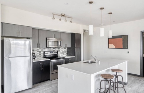 Northeast Bellevue Apartamento | Ideal Bellevue 2BR w/ BBQ, Gym & W/D, walkable area, by Blueground