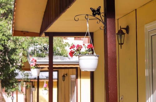 Kamena Casa | Bungalow ideal para 2 o 3 personas rodeado de un bonito jardín