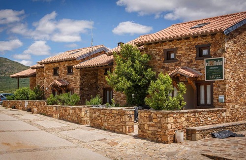 Horcajuelo de la Sierra Chalet De Esquí | Ideal para grupos de 12 a 16 pasajeros que qiueran disfrutar de la naturaleza.