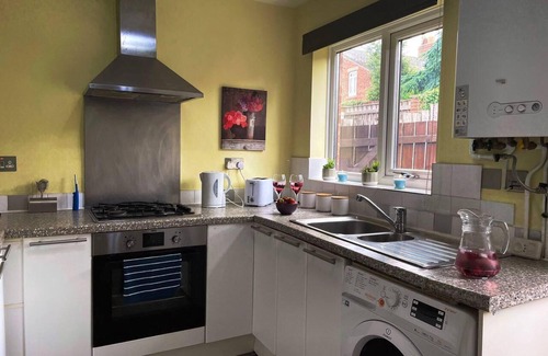 Newcastle-upon-Tyne Casa | Ideal for Contractors & Families by Hnfc Stays